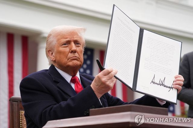 4월2일 상호관세 행정명령 서명한 트럼프