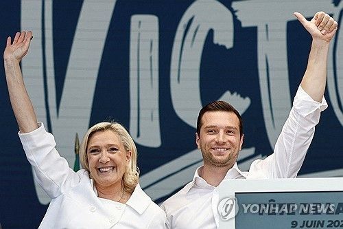 프랑스 극우 국민연합의 마린 르펜 의원과 조르당 바르델라 당대표
