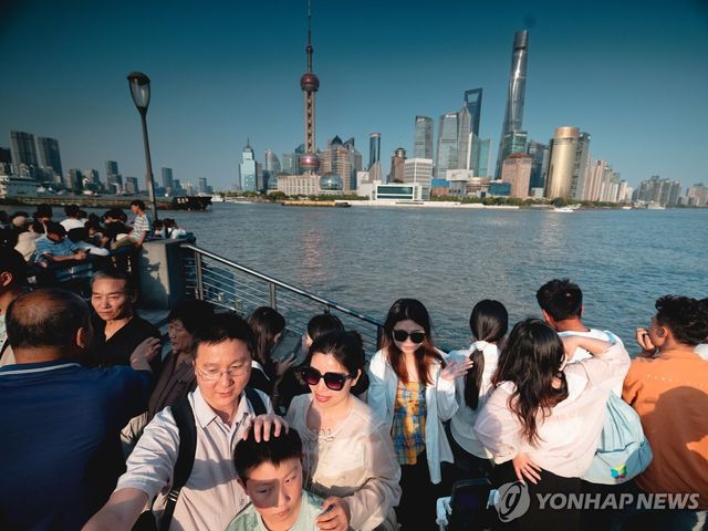 중국 상하이의 관광객들