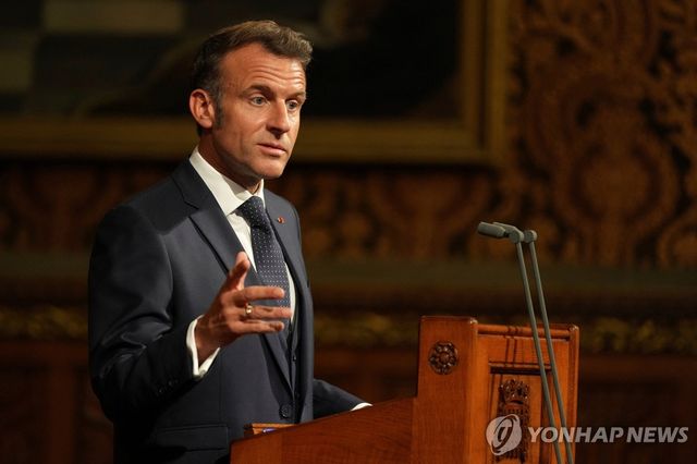 영국 의회에서 연설하는 마크롱