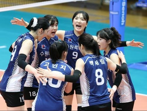 득점 후 기뻐하는 수원특례시청 선수들