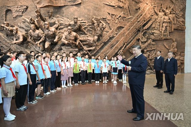 7일 중국 산시성 항일전쟁 기념관 방문한 시진핑 국가주석