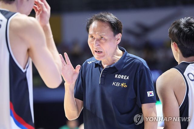 지시하는 안준호 감독