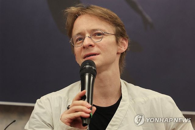 국내 첫 전막공연 앞둔 다닐 심킨