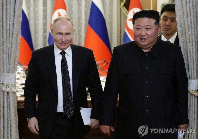 김정은 북한 국무위원장(오른쪽)과 푸틴 러시아 대통령