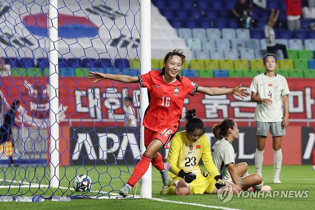 동점 골 장슬기 '환한 표정으로'