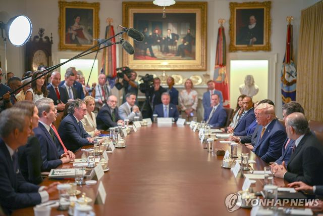 8일(현지시간) 미국 워싱턴DC 백악관에서 열린 내각회의 