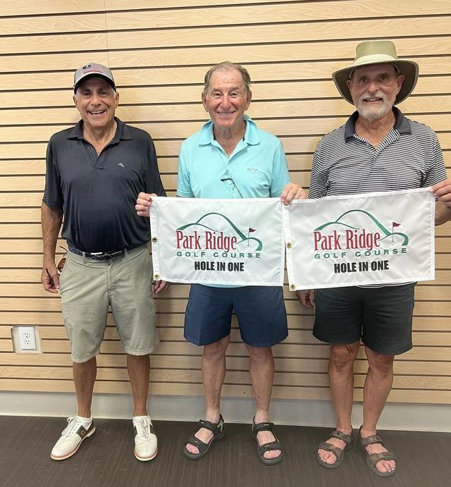 두번 홀인원을 한 마티 러너(가운데)와 동반자들.