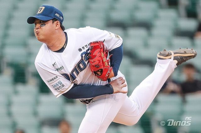 역투하는 신민혁