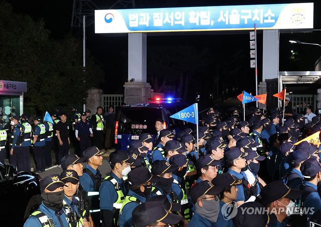 서울구치소 들어가는 윤 전 대통령 탑승 차량