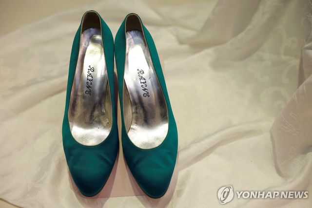영국 다이애나 왕세자비가 생전 신었던 구두