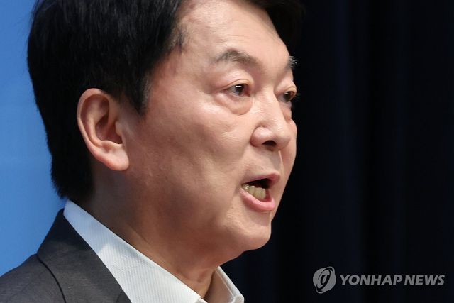 혁신위 거부, 전대 출마 의사 밝히는 안철수 의원