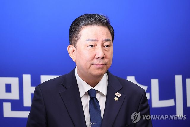 최고위원회의 참석하는 김병기 당대표 직무대행