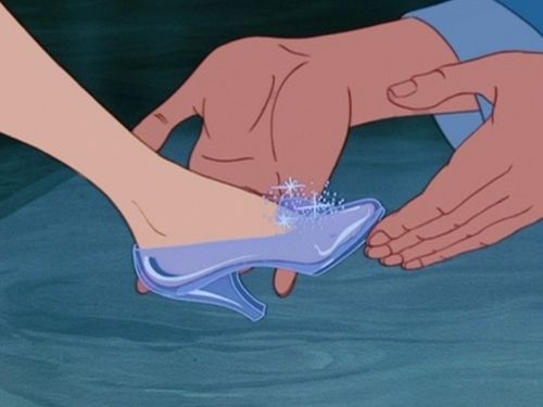 유리구두가 주인을 찾는 모습