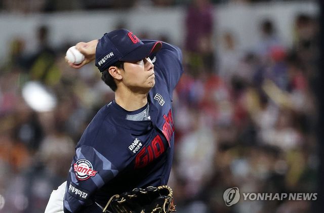 투구하는 홍민기