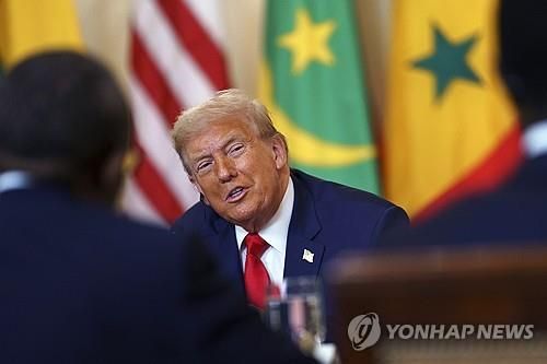 9일 백악관 오찬하는 트럼프 대통령