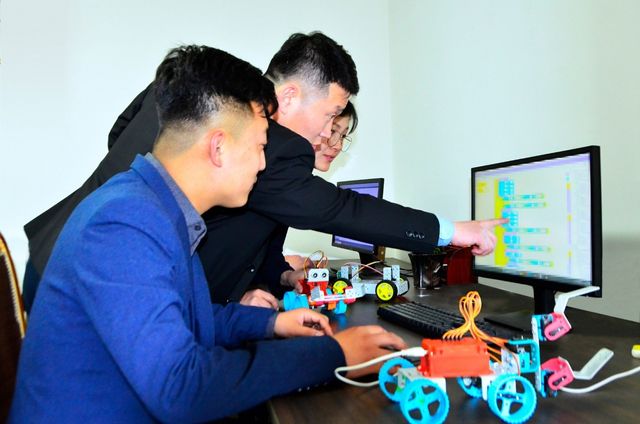 북한의 교육용 지능형 로봇