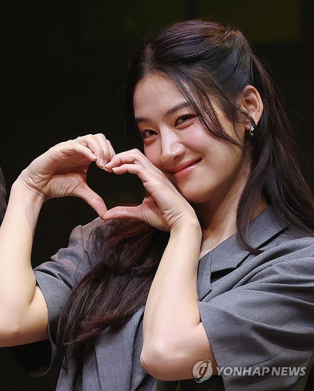 하트 만드는 박주현