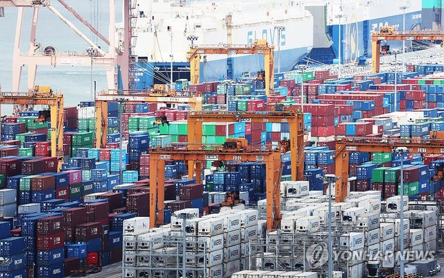 경기도 평택항의 컨테이너. [연합뉴스 자료사진]