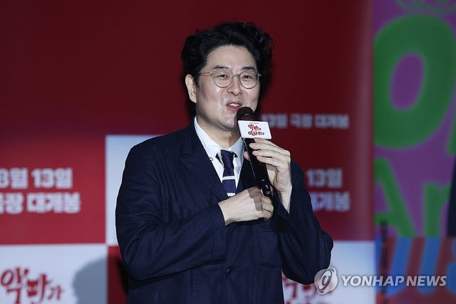 인사말하는 이상근 감독