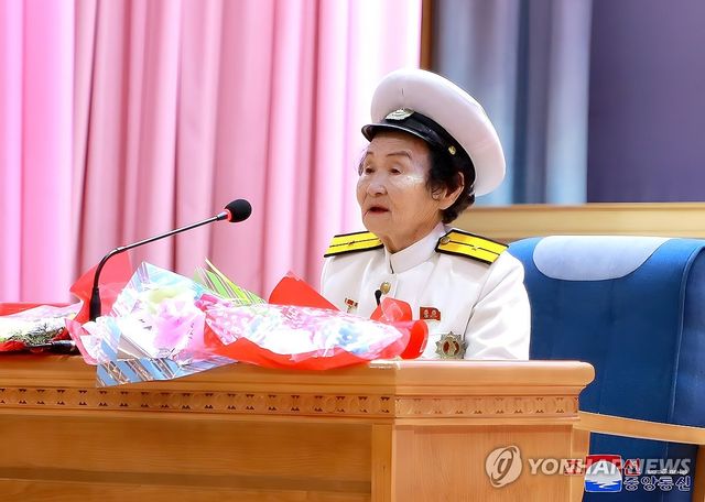 북한, 인민군 창건 77주년 맞아 영웅·전쟁노병 상봉모임