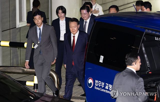 尹 구속심사 6시간 40분 만에 종료…서울구치소서 대기