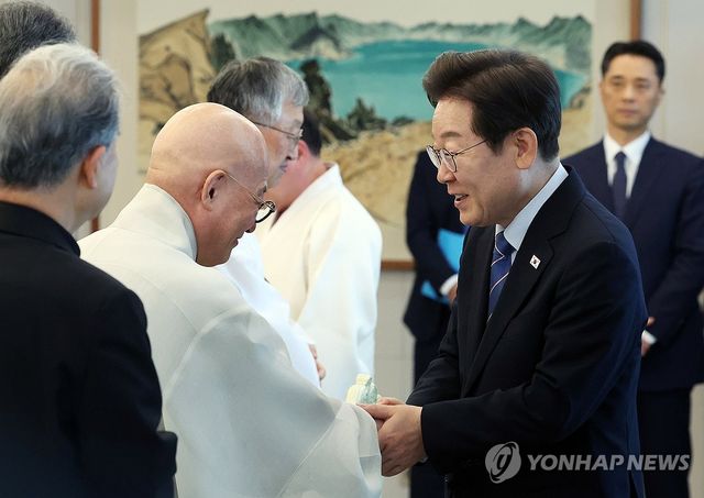 종교 지도자 만난 이재명 대통령