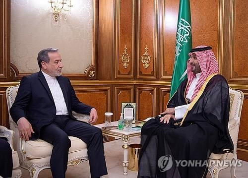 압바스 아락치 이란 외무장관과 무함마드 빈 살만 사우디 왕세자