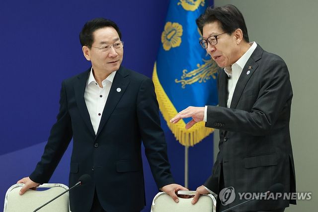 논의하는 인천시장과 부산시장