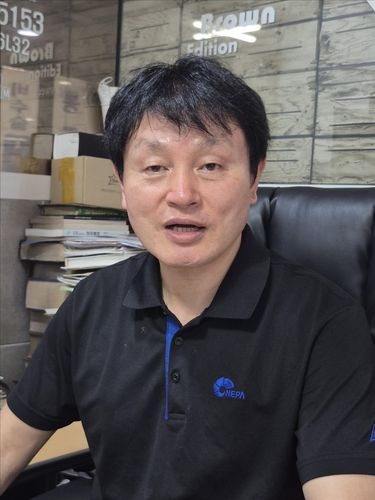 연합뉴스와 인터뷰 중인 유진수 대표