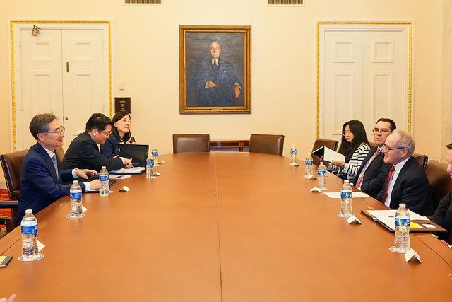 조현 외교부 장관, 상원 외교위원장 면담