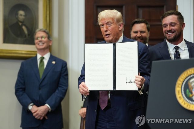 행정명령 발표하는 트럼프 대통령