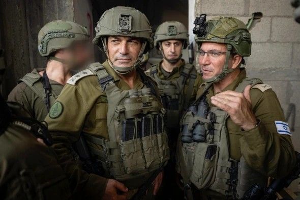 에얄 자미르 이스라엘군 참모총장(가운데)