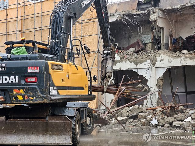 철거되는 원주 아카데미극장