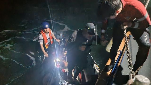 야간 갯바위 낚시객 4명 고립됐다가 구조