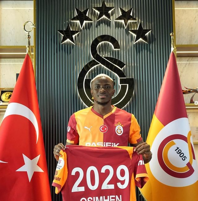 갈라타사라이와 2029년까지 4년 계약한 빅터 오시멘