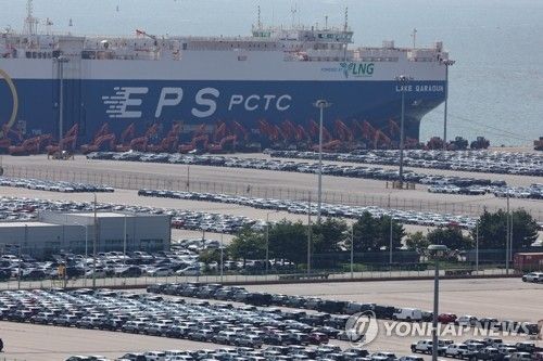 수출 기다리는 자동차 