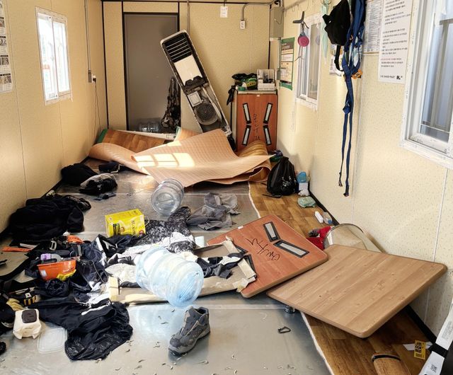 파손된 샤힌프로젝트 현장 휴게실