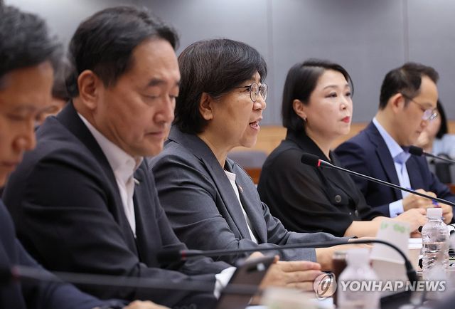 발언하는 정은경 장관