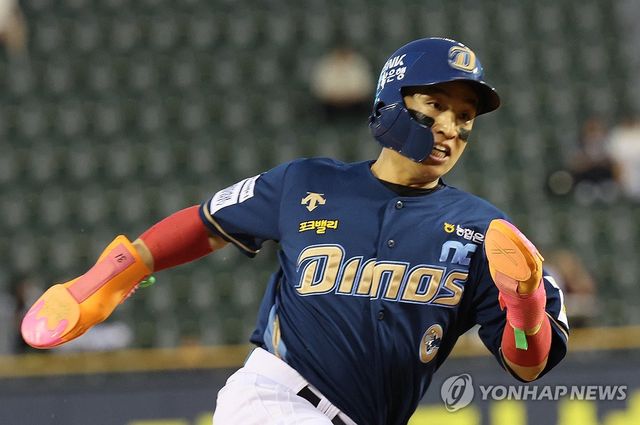 손아섭이 달린다