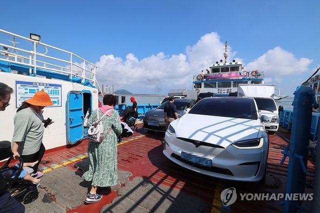 우도도항선 선적하는 전기렌터카