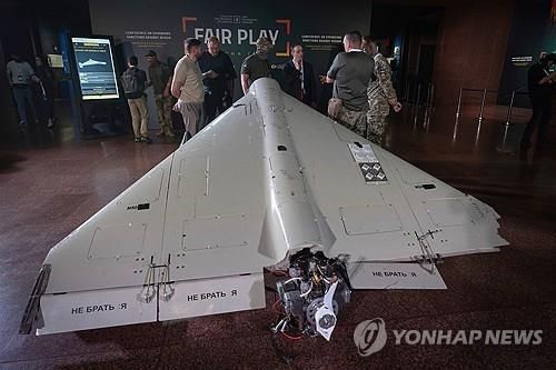 우크라이나에서 열린 국제회의장에 전시된 이란제 샤헤드 드론의 모습