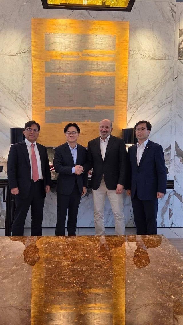 뉴욕에서 러트닉 장관과 2시간에 걸쳐 2차 협상을 마친 뒤 함께 찍은 사진