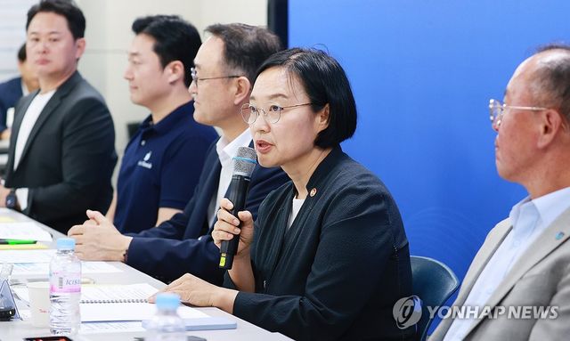 소상공인과 만난 한성숙 중기부 장관