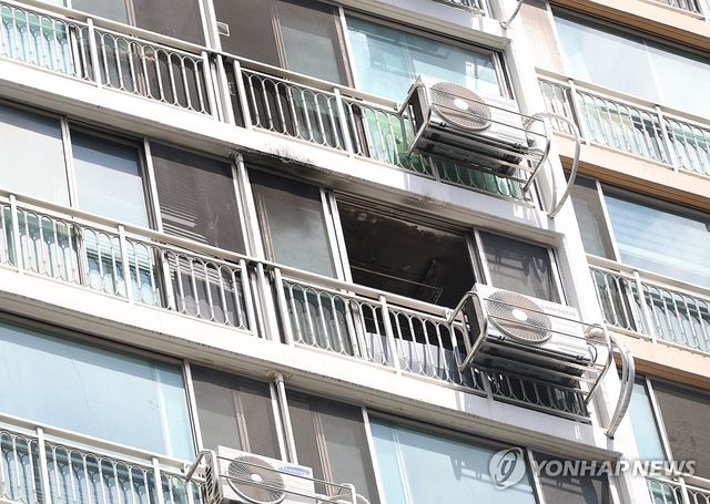 '방화 의심' 대구 아파트 화재 현장