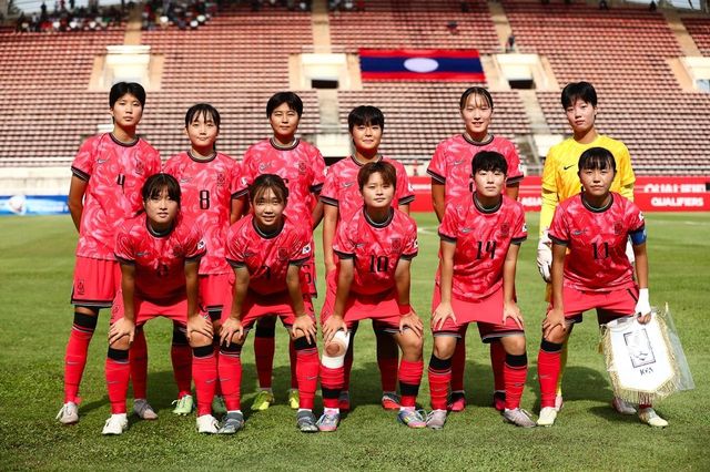 방글라데시와의 경기에 선발로 나선 U-19 여자 축구대표팀 선수들.
