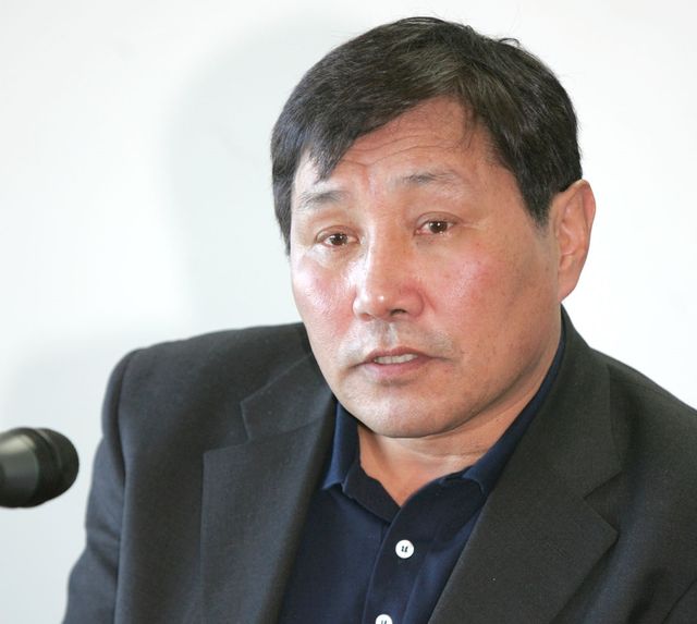 2005년 울산대 감독 취임 직후 인터뷰하는 고인