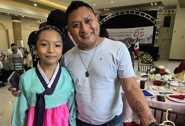 한인 후손 '4세대' 어머니를 둔 '5세대' 리아와 그 아버지