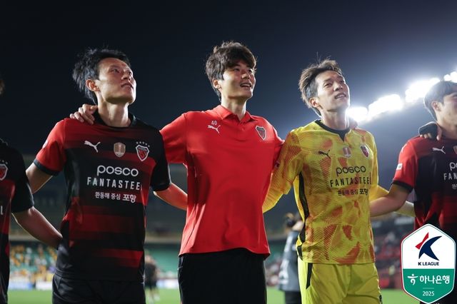 광주전 승리에 기뻐하는 기성용