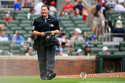 메이저리그 최초 여성 심판 젠 파월
